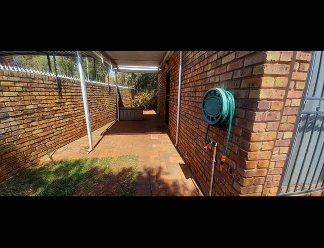 3 BEDROOM TOWNHOUSE FOR SALE IN DIE HOEWES